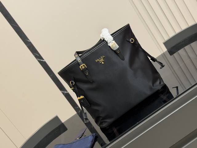 Comes with box Size: 36.32cm Prada classic tote bag! Big enough and convenient!