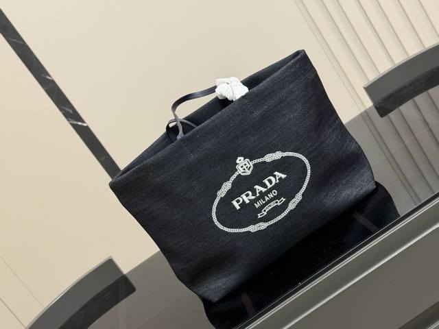 Size: 38.30cm Prada Classic Shopping Bag! Big and Convenient! As an entry-level