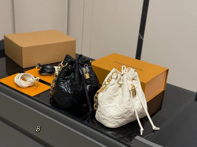 Comes with a folding box/airplane box Another hot new vintage LV bag is here A