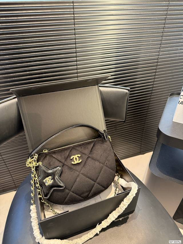 Comes with box Chanel 25N Coco Neige Velvet Five-Pointed Star Crescent Bag The