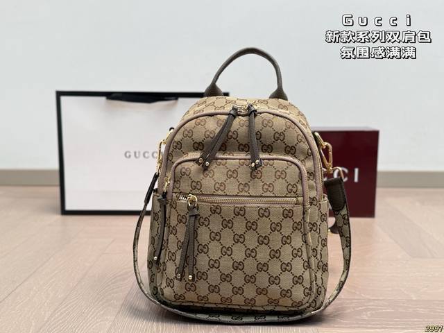 Gucci Backpack A stylish and versatile bag that goes well with any style High-qu