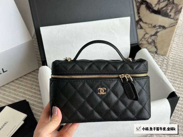 Chanel Ip The square and structured silhouette gives a retro yet sophisticated f