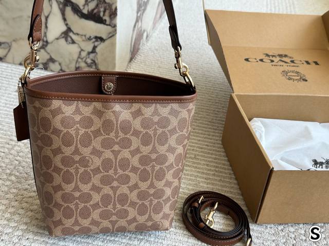 Comes with box Size: 21 17Cm New Coach bucket bag Coach's latest season Casual