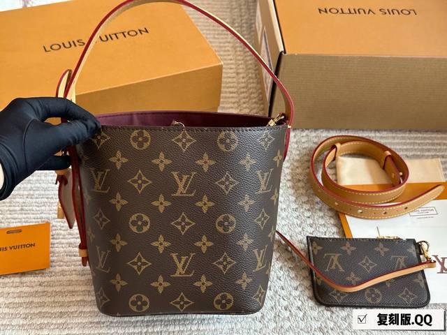 Allinbb truly combines good looks and sophistication, creating photos with a fan