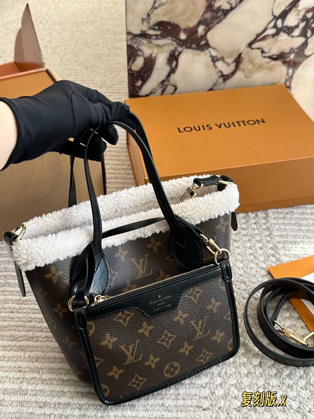 Comes with box New LV Super Mini Neverfull Bb Premium Super Mini size, lightwei