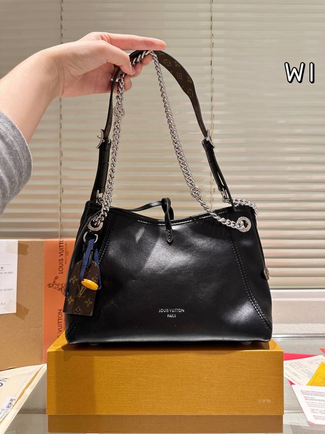 Box Included Size: 25*18Cm Carryall Bb is here New chain-strap shoulder strap Lv