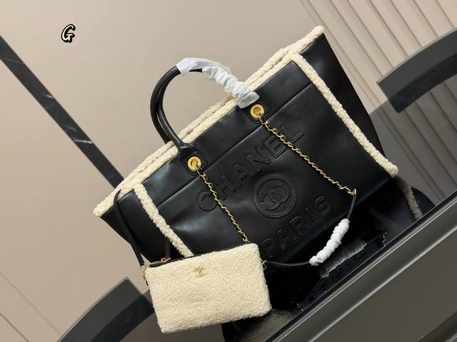 No Box Size: 38*30Cm Large Chanel Top-Tier Beach Bag Get it! Get it! This year's