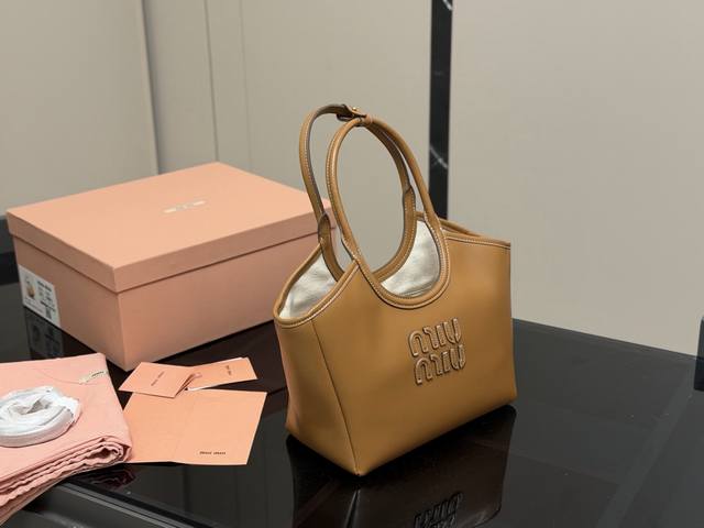 Full Set Packaging Size: 22*18Cm New Miumiu Tote Bag This year's trend is so str