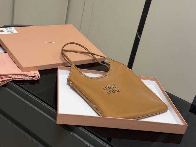 Full Set Packaging Size: 35*34Cm New Miumiu Tote This year's trend is so strong