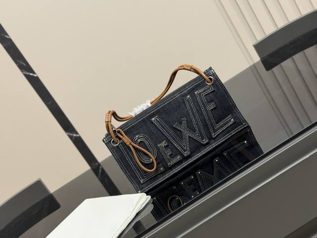 This is definitely the most worthwhile vintage Loewe bag to buy! It's so spacio