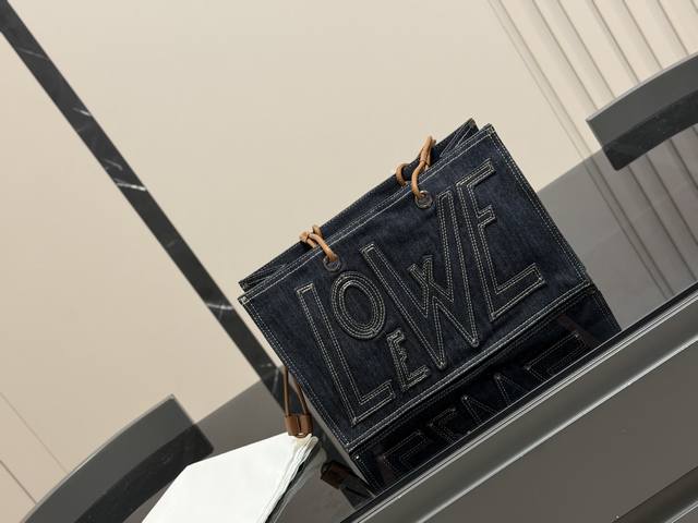 This is definitely the most worthwhile vintage Loewe bag to buy! It's so spacio