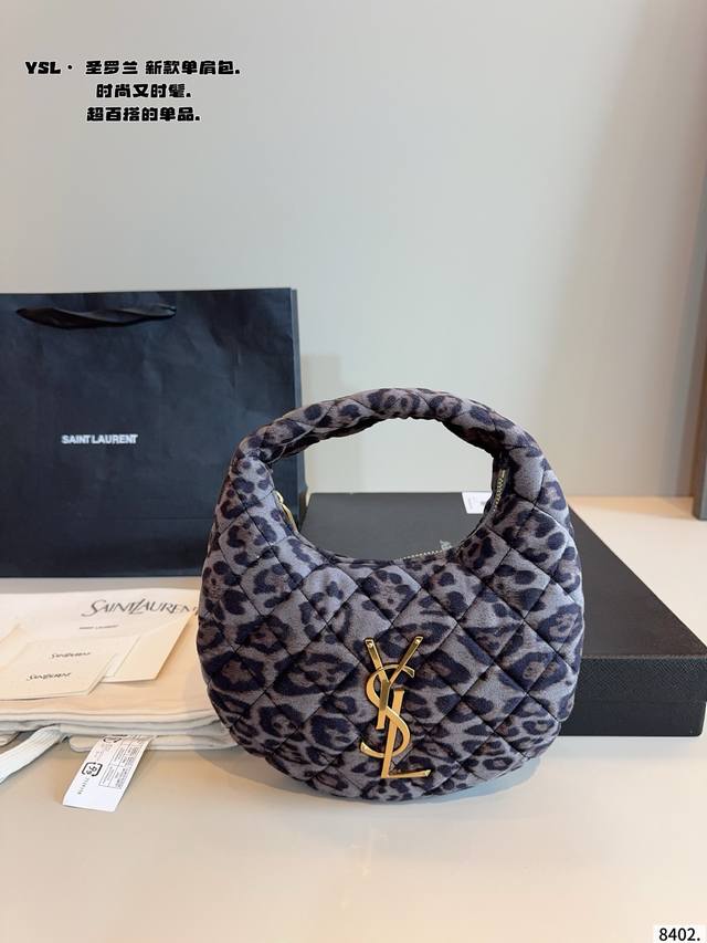 Comes with gift box. YSL Saint Laurent new Icare underarm bag. Very high-end te