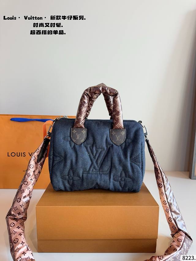 Comes with gift box. LV Speedy Denim Pillow Bag The logo is super stylish The t
