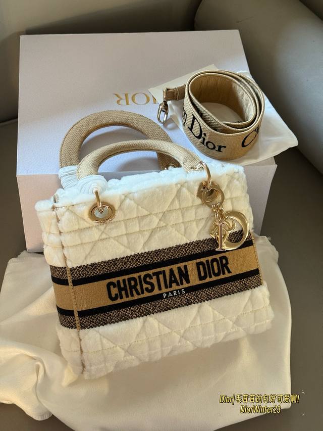 Box Included Size: 24*20cm Lady Dior Five-Compartment Bag Who can resist a fluff