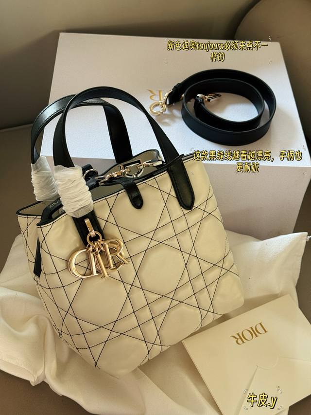 Box Included Size: 18*20Cm Small Toujours New Color Cowhide Vertical Packaging i