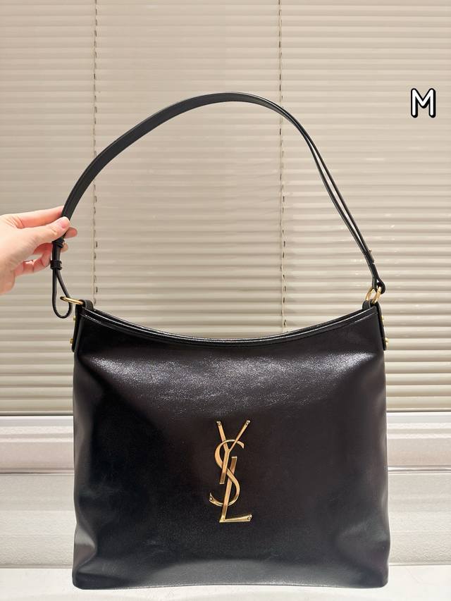 YSL Tote Bag Relaxed and easy to carry A pleasant surprise when worn Sophisticat