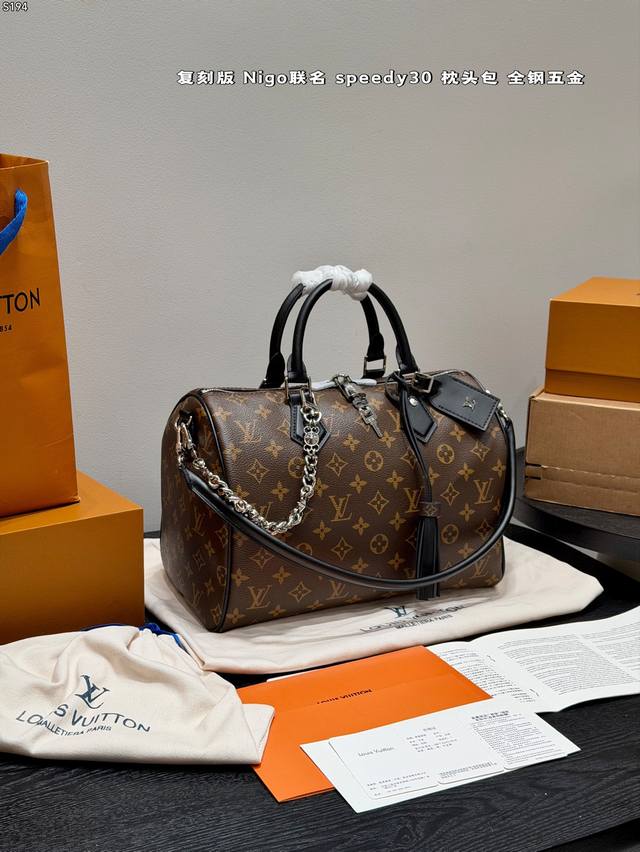 Full Gift Set Replica All-Steel Hardware! LV X Nigo Keepall30. The pillow bag is