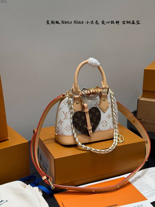 Full Gift Set Replica Steel Hardware! Size: 20*15Cm New LV Nano Alma Shell Hand