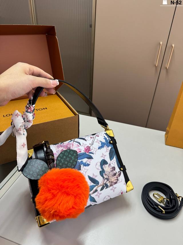 Comes with a persimmon pendant, chip version N-52, size 23