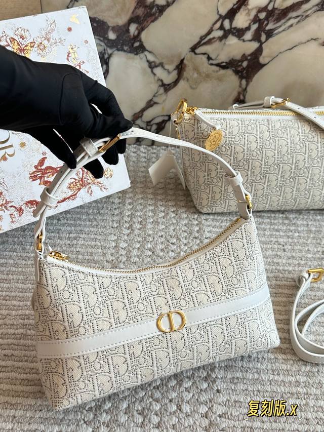 Dior . New Arrival White Floral Monogram Shoulder Bag This series is very beauti