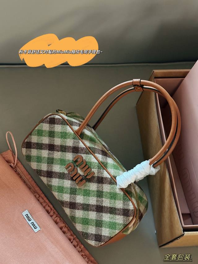 Comes with box Size: 28*15Cm Miumiu Bowling Briefcase Miu is at it again! New u