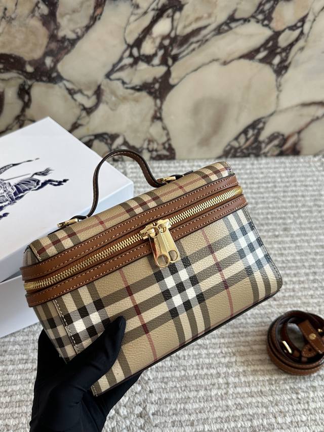 You've definitely never seen a rare vintage Burberry bag like this before! Wow!
