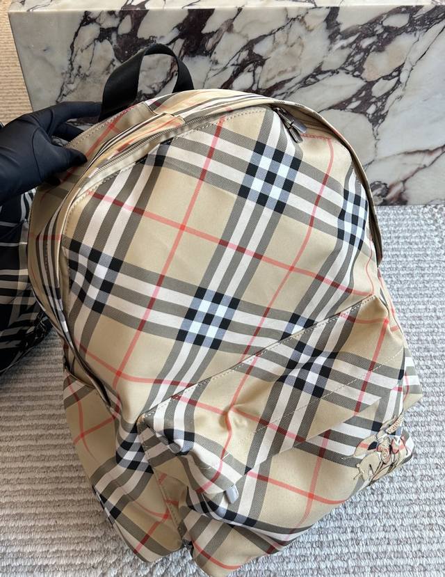 B's latest backpack features a fine-woven Bur check pattern. The lining is made