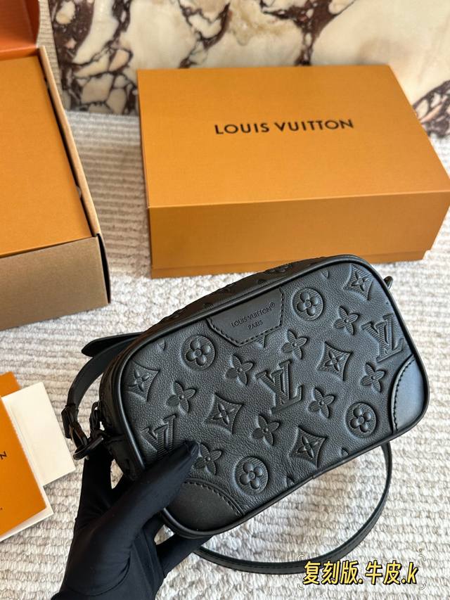 Lv Nano Alpha Men's Crossbody Bag Lv Nano Alpha men's crossbody bag, made of Mon