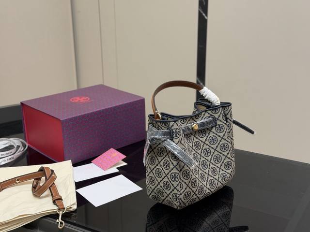 Comes with a folding box Size: 21.22cm Tb Tory Birch Romy Bucket Bag All-season