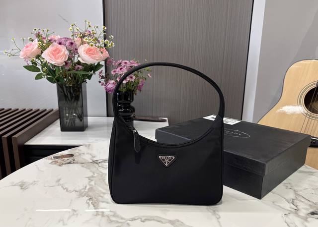 Comes with box, Korean order Size: 22*13Cm Prada Hobo Nylon Underarm Bag Seeing
