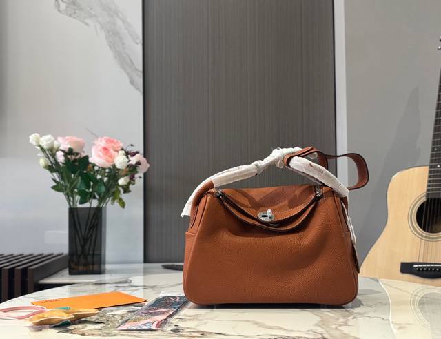 Original top-grain TC cowhide with gift box Did you know that the Hermes Lindy