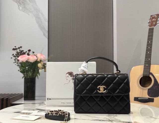 Comes with a folding box/airplane box Size: 25*18Cm Chanel Trendy Cc Accordion