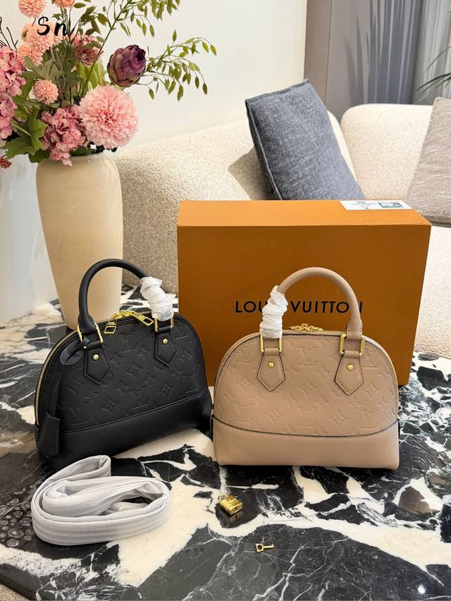 Lv shell-shaped print Alma bag is so gorgeous! How can Almabb be so timeless? Th