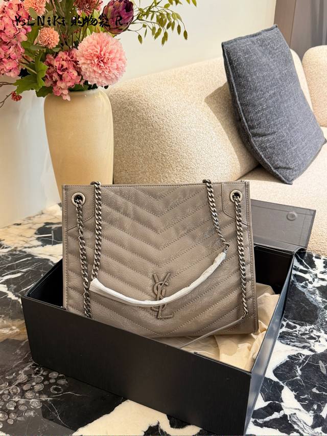 YSL Niki Shopping Bag The YSL Niki Shopping Bag is a classic tote bag from Saint