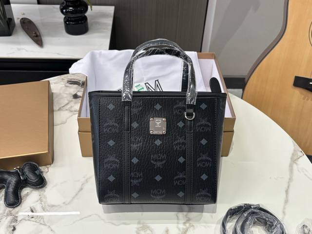 Original Top-Tier Qingdao OEM, Free Dog Pendant, All-Steel Hardware Mcm Origina