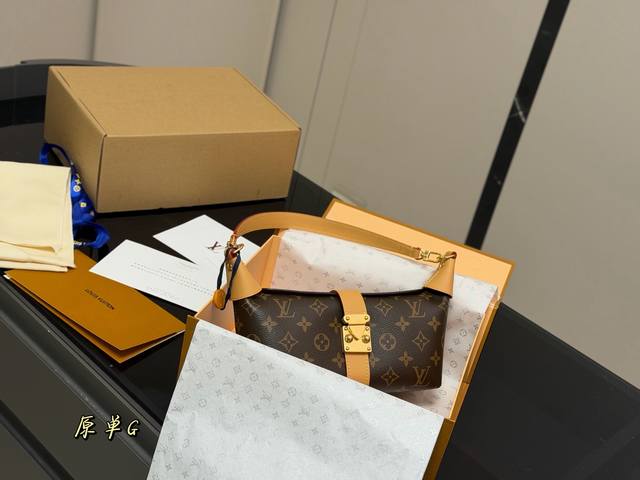 Upgraded version with box Size: 21*12Cm Lv New Mia dumpling bag Small lunchbox