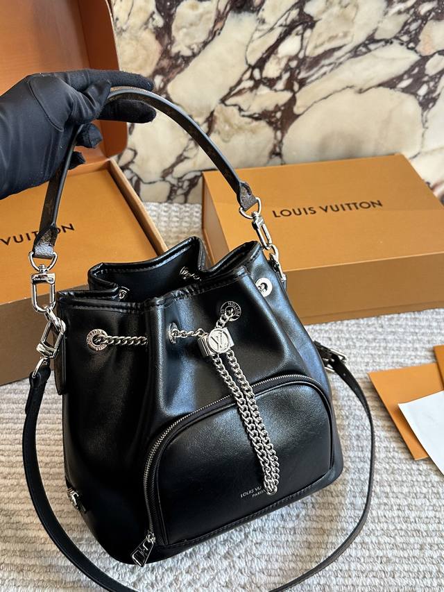 Comes with box Size 23 22Cm Louis Vuitton Vibe mini bucket bag It looks absolut