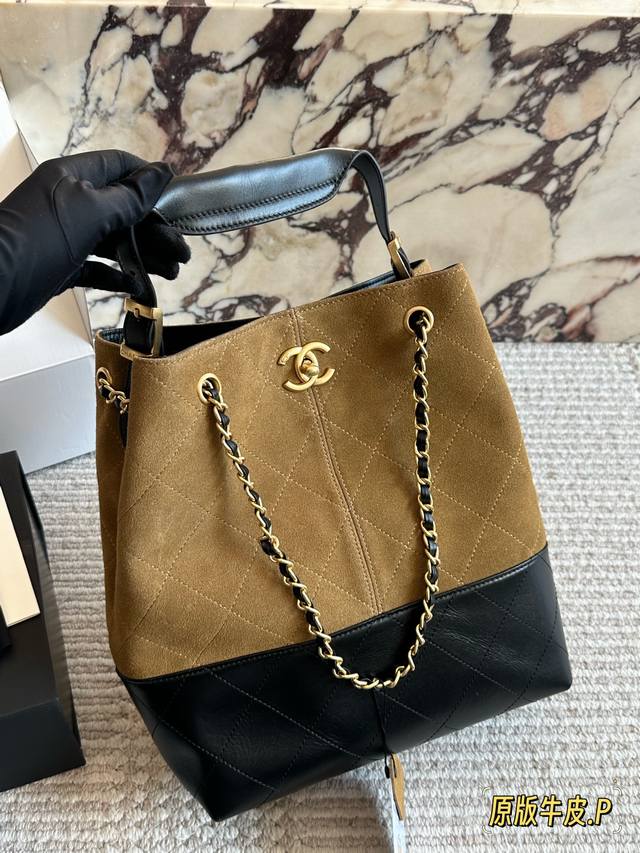 Original Leather Chanel has finally released a hit item this season... The most