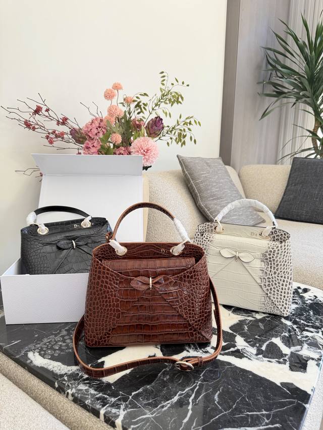 Dior Knot Handbag The Dior Knot handbag is the first handbag launched by Jonatha