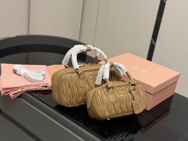 Upgraded version with box Size: 28*14Cm 23*12Cm New size for Miumiu bowling bal