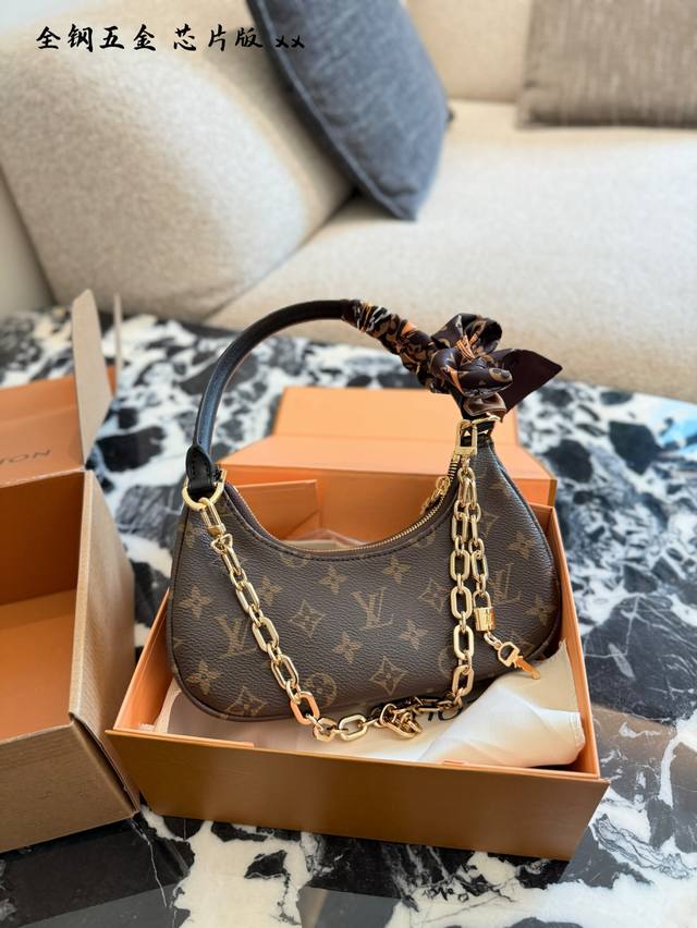 Lv Catchy Small Handbag: Who doesn't love a stylish small Catchy bag? The Catchy