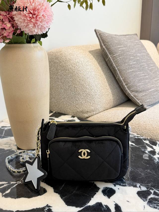 Chanel 25N Ski Collection Velvet Camera Bag This Chanel 25N Ski Collection velve