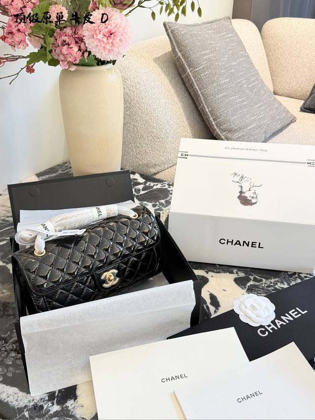 Glossy Waxed Leather Chanel 25B Pocket Bag The Chanel 25B pocket bag, nicknamed