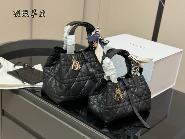 Upgraded version with box Size: 30*20Cm 23*15Cm Dior's super popular Toujours t