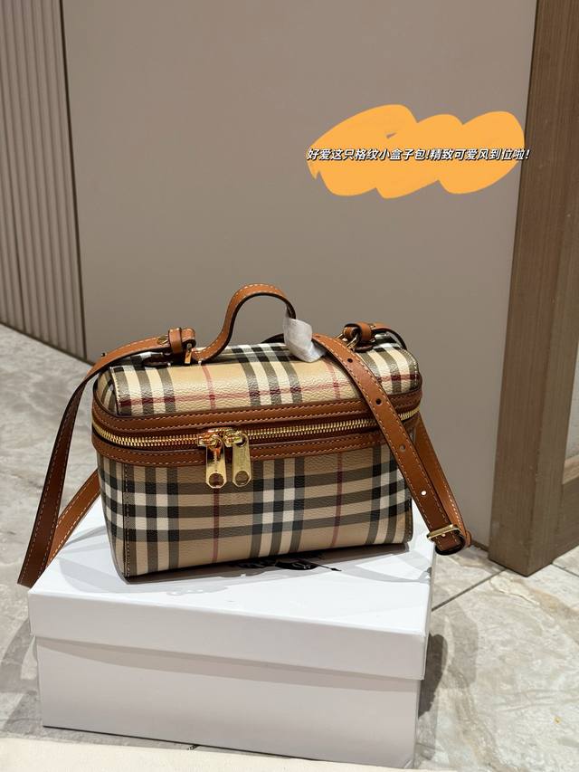 Box Included Size: 20cm (bottom width * 14cm height) Burberry Lp Mini Box Bag A