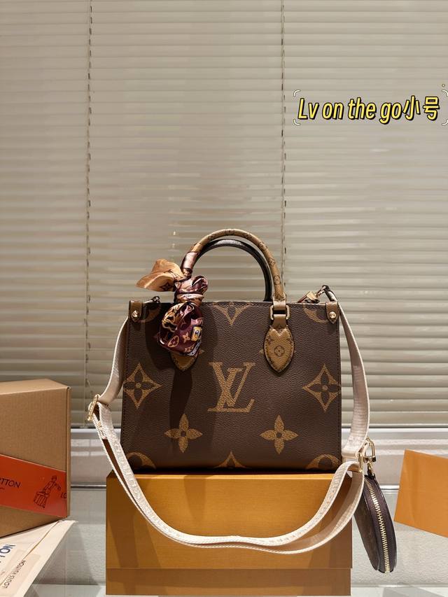 Size: 25*20cm The long-awaited Lv Onthego small tote bag is finally here! Petite