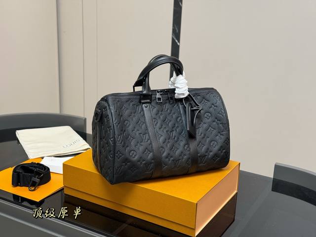 Cowhide Leather, Comes with Box Size: 35*22cm New LV Keepall Pillow Bag Origina
