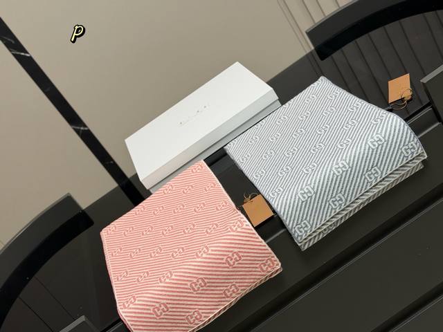 It's getting colder, need a cashmere shawl! Size: 180*30Cm Gucci New Cashmere S