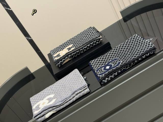 It's getting colder, need a cashmere shawl! Size: 180*30Cm Chanel New Cashmere