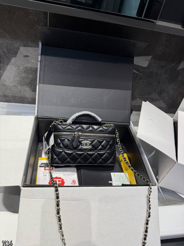 Folding Airplane Gift Box Chanel New Makeup Bag... A versatile, classic, and ex